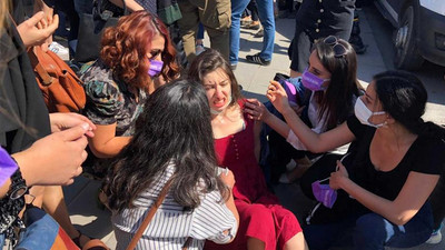 Polis, Ankara Adliyesi önünde açıklama yapmak isteyen kadınlara biber gazı sıktı