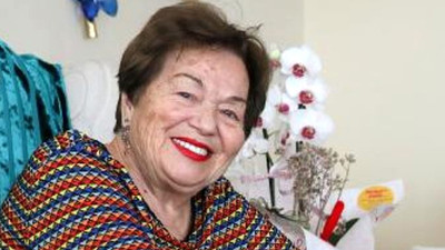 Sanatçı Yıldız Ayhan hayatını kaybetti