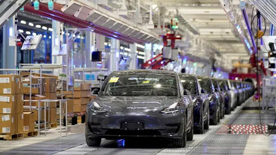 Tesla 'hatalı yazılım' nedeniyle yüz binlerce aracını geri çağıracak