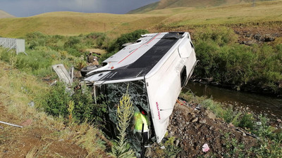 Ağrı'da yolcu otobüsü devrildi: 27 yaralı