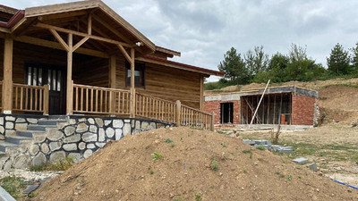 AKP’li belediyenin bungalov evleri tamamlanamadı: Çürümeye terk edildi