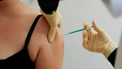 Almanya'da aşı randevusuna gelmeyenlere para cezası önerisi