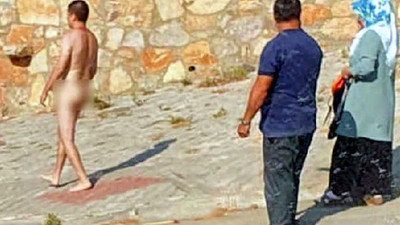 Cadde ortasında çırılçıplak genci görenler şoke oldu