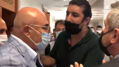 Cumartesi Anneleri'nin duruşmasında gerginlik: Mahmut Tanal'ı içeriye almadılar, elindeki tutanağı böyle yırttılar