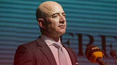 Jeff Bezos kendi rekorunu kırdı: Tarihin en zengin insanı...