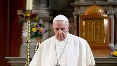 Papa Françesko hastaneye kaldırıldı