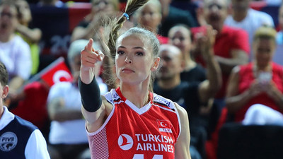 Pozuyla zaferin sembolü oldu: Eda Erdem'e çirkin tehdit