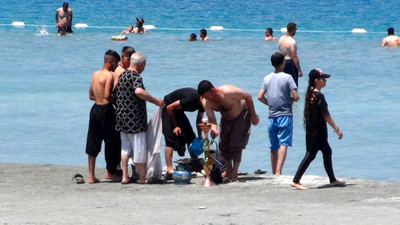 Salda Gölü'nün kıyısında nargile keyfi yaptılar