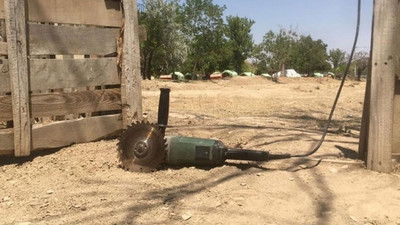Taşlama makinesiyle ağaç budarken boğazını kesti
