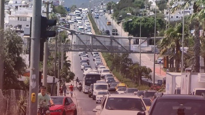 Turistik ilçeden bir günde 70 bin araç çıkış yaptı