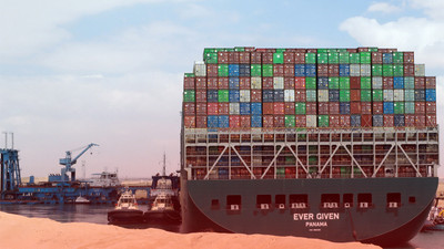 Süveyş Kanalı’nı tıkayan Ever Given gemisi, 3 ayın ardından kanaldan ayrıldı