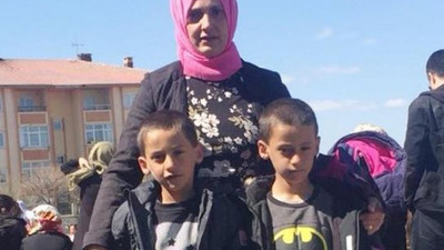 10 yaşındaki çocuk ikizinin üzerine kolonya döküp ateşe verdi