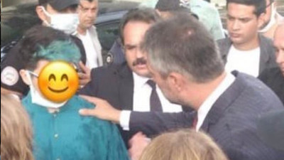 30 Ağustos töreninde saçı boyalı diye öğrenciye şiir okutmadılar