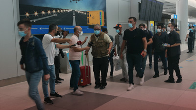 Afganistan'daki Türkler tahliye uçağıyla yurda getirildi