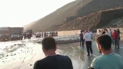 Erzincan-Sivas karayolunda heyelan meydana geldi 