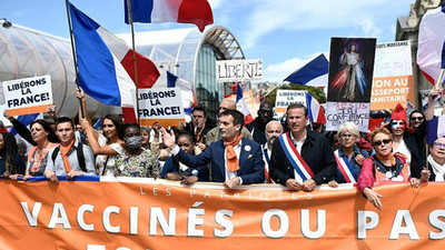 Fransa'da aşı zorunluluğuna karşı eylem
