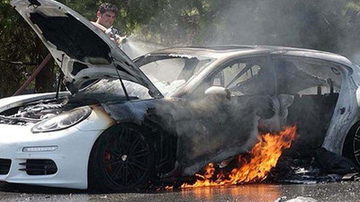 Lüks otomobil böyle kullanılmaz hale geldi