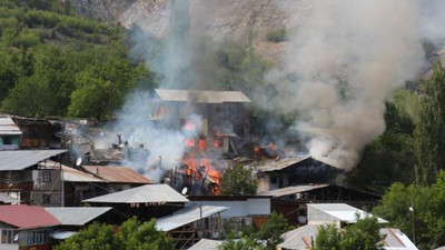 Mahallede korkutan yangın; 6 ev alevlere teslim