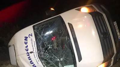 Malazgirt kutlamalarında görev yapan polisleri taşıyan minibüs kaza yaptı: 15 yaralı