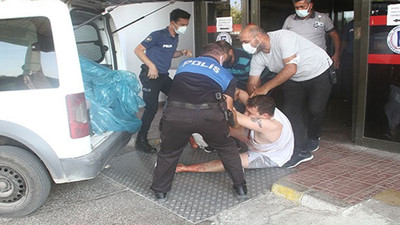 Para vermeyen annesini 10 yerinden bıçaklayıp öldürdü