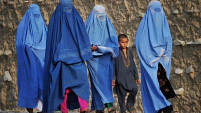 Taliban'dan yeni açıklama: Kadınlar evden yalnız çıkabilecek