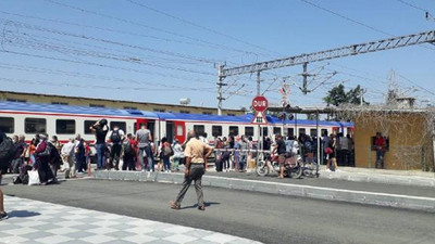 Tren ters makasa girdi, yolcular tahliye edildi