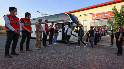Van'da yakalanan göçmenler sınır dışı ediliyor
