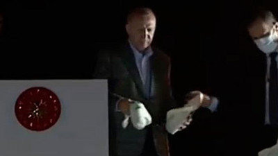 Yangın mağdurlarına çay fırlatan Erdoğan’a bomba tepki
