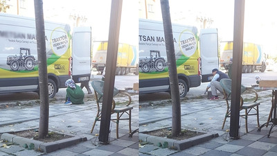 Akıl almaz olay: Güpegündüz kaldırım taşlarını söküp aracına yükledi