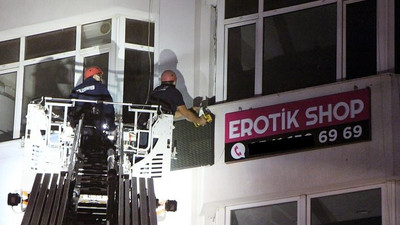 Erotik shop mühürlendi, tabelası söküldü: Bolu'da böyle şeyler kabul görmez