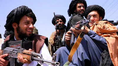 Afganistan'da flaş gelişme: Bayrak astılar