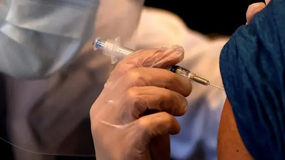 Aşıları yapılmış gibi göstererek sattılar: 3 hemşireye soruşturma