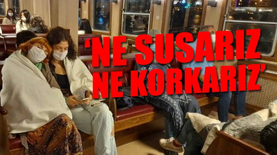 Barınma sorunu yaşayan öğrencilerden vapurda eylem