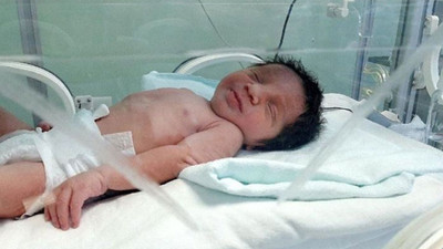 Bebeği canlı canlı gömmeye çalışan anne ve anneannenin şaşırtan ifadesi