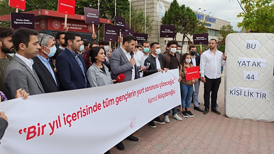 CHP, İstanbul Gençlik ve Spor İl Müdürlüğü önünde basın açıklaması yaptı