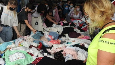 Euro bozduran turistler, pazar tezgahını talan etti