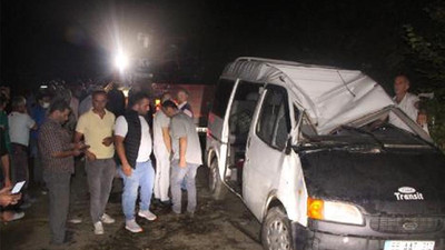 Fındık işçilerini taşıyan minibüs şarampole yuvarlandı: 13 yaralı