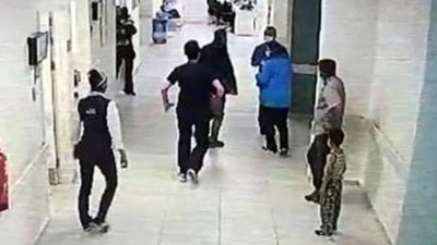 Hasta yakınının darbettiği doktor konuştu: Çok ağır yaralanabilirdim