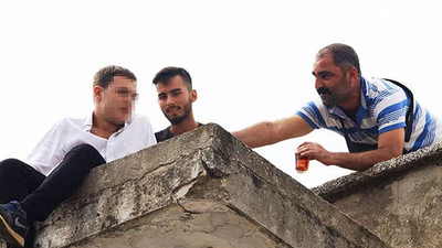 İntihar için çatıya çıktı, çay ikramı sırasında polis yakaladı