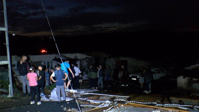 İstanbul'da fırtına; çatılar uçtu, ağaçlar devrildi