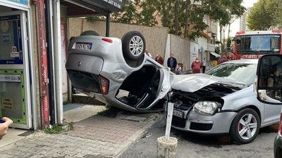 Kadıköy'de trafik kazası: Otomobil takla attı