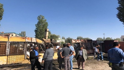 Korkutan yangın: 12 dükkan kullanılamaz hale geldi