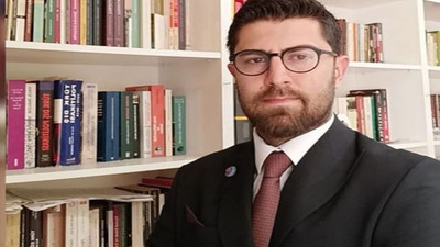 Öğrenciliği döneminde yürüyüşe katılan akademisyene şok üstüne şok