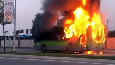 Seyir halindeki belediye otobüsü alevlere teslim oldu