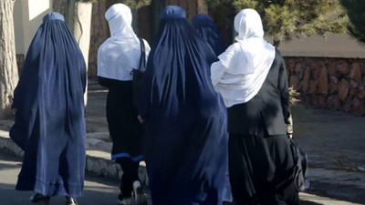 Taliban tarafından kadınlara evde kalmaları gerektiği söylendi