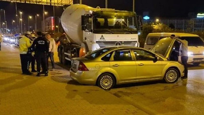 Beton mikseri aracı metrelerce sürükledi: Kadın yolcu sinir krizi geçirdi