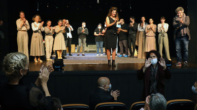 İBB Şehir Tiyatrolarının merakla beklenen oyunu Yaftalı Tabut izleyiciden tam not aldı