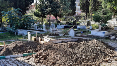 Koronavirüs aşısı olmayan ailede baba ve oğlunun ardından anne de öldü