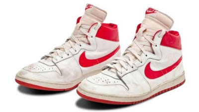 Michael Jordan’ın giydiği spor ayakkabılar rekor fiyata satıldı
