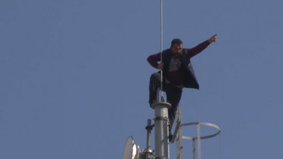 Simit satması engellendi, verici kulesine çıktı